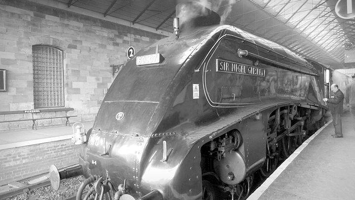 LNER Class A4 4498 (60007) Sir Nigel Gresley Steam Locomotive Video Compilation